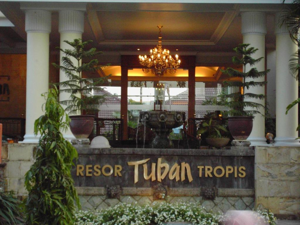 Resor Tuban Tropis Hotel Exterior photo